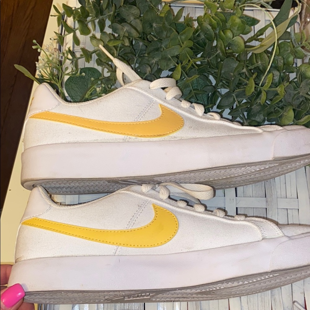 Nike White and Yellow Casual Canvas Shoes